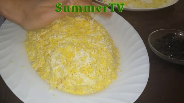 Салат с куриным филе "Георгиевская лента" / Salad with chicken "St. George Ribbon" смотреть онлайн