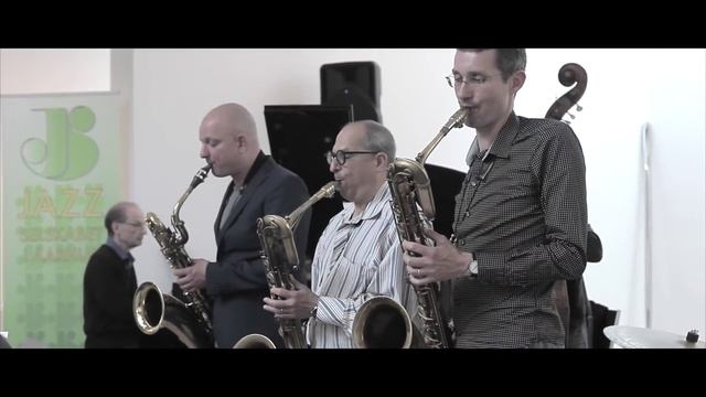 Baritone Blow Up смотреть онлайн