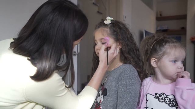 АКВАГРИМ делаем рисунки на лице: собачка, бабочка, кошечка. Развлечения для детей смотреть онлайн