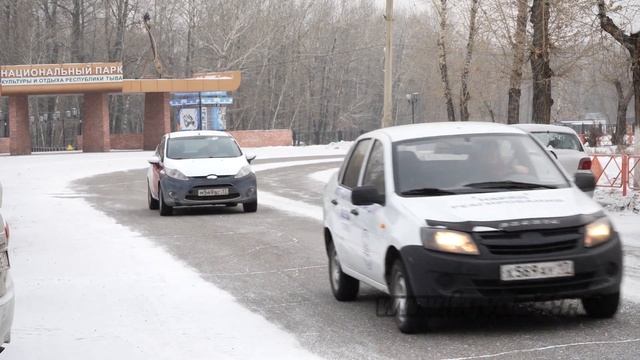 В Кызыле начались снегоуборочные работы на дорогах и улицах смотреть онлайн