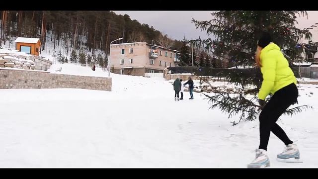 Открытый каток в Миассе на берегу озера Тургояк смотреть онлайн