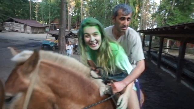 МОЙ НОВЫЙ ЦВЕТ ВОЛОС | КАТАЮСЬ НА ЛОШАДЯХ смотреть онлайн