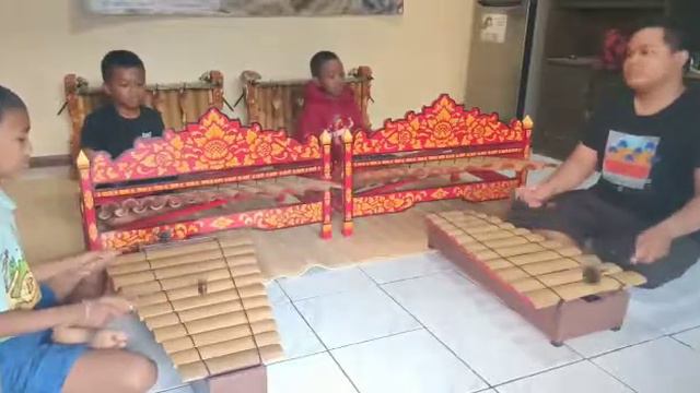 Latihan rindik смотреть онлайн