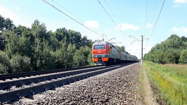 Самарец ЭП2К-437 с пассажирским поездом близ о.п. Семхоз смотреть онлайн