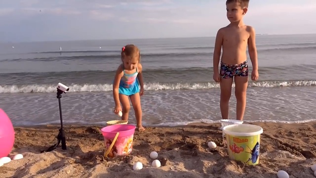 Яйцо челлендж на море Задания с яйцами на приз Жарим страусиное яйцо на костре К смотреть онлайн