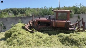 ДТ 75 на трамбовке силоса