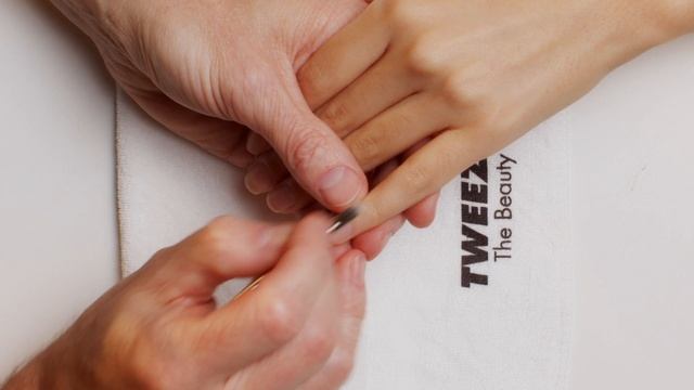 Introducing the Tweezerman x Tom Bachik Nail Care Travel Set смотреть онлайн