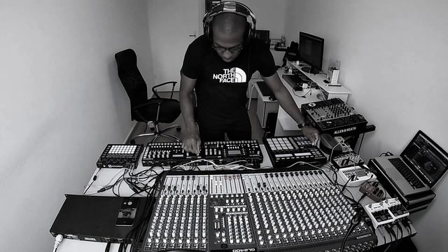 Allen&Heath Live Techno Performance смотреть онлайн