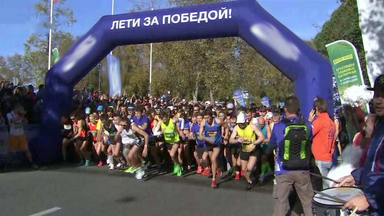 Марафон в Сочи завершает легкоатлетический сезон смотреть онлайн