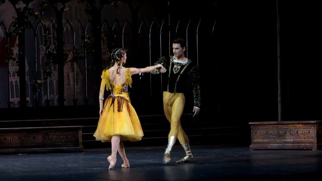 Наталья Ледовская, Семен Величко - "Эсмеральда" смотреть онлайн