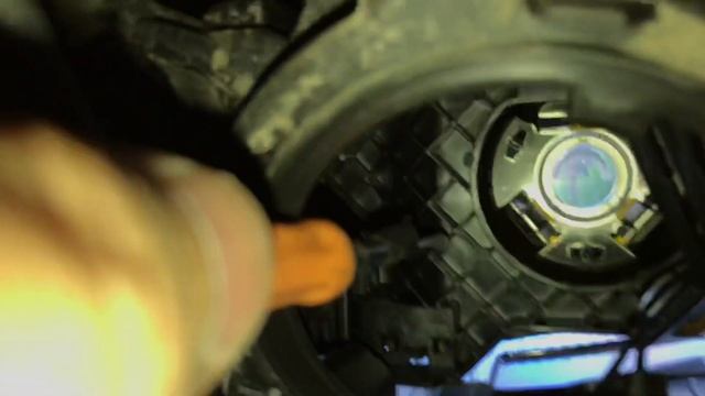 BMW F30 замена лампочек H7 55 Вт + 120% - эффекта нет! смотреть онлайн