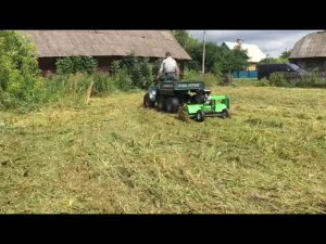 Мульчер для травы Хатор в работе у довольного клиента.