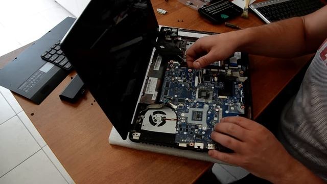 Как разобрать и собрать ноутбук Lenovo G580 (20150) смотреть онлайн