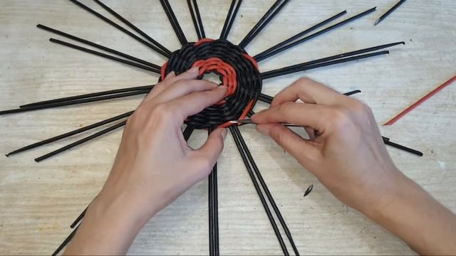 Плетем ПАННО из газетных трубочек 1! смотреть онлайн