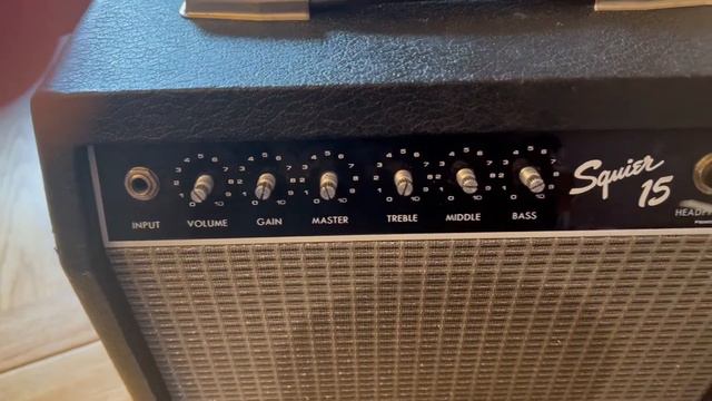 Vintage Rare Fender Squier 15 Portable Blues Amplifier made in Japan смотреть онлайн