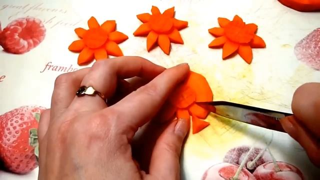 5 ЛАЙФХАКОВ КАК КРАСИВО НАРЕЗАТЬ МОРКОВЬ - УКРАШЕНИЯ ИЗ ОГУРЦА & КАРВИНГ ОВОЩЕЙ - ЦВЕТЫ ИЗ МОРКОВИ смотреть онлайн