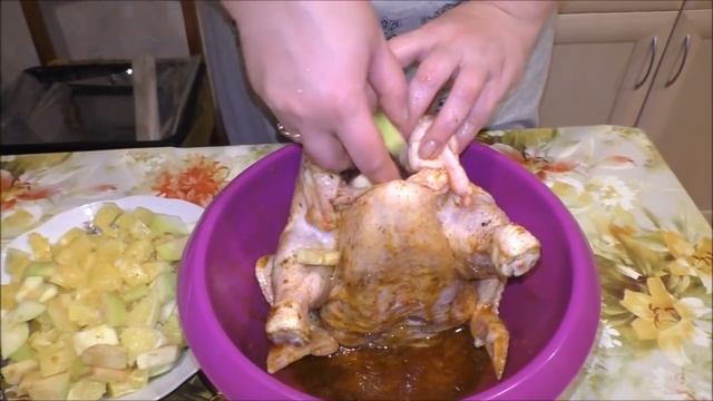 Как Запекать Курицу в Духовке С КОРОЧКОЙ смотреть онлайн
