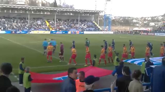 Юный болельщик исполняет гимн Севастополя смотреть онлайн