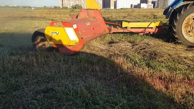 Мульчирование травы, покос травы, измельчение травы прицепным комбайном рось-2 . смотреть онлайн