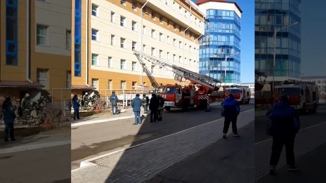 Пожарную технику стянули к детской областной больнице в Благовещенске смотреть онлайн