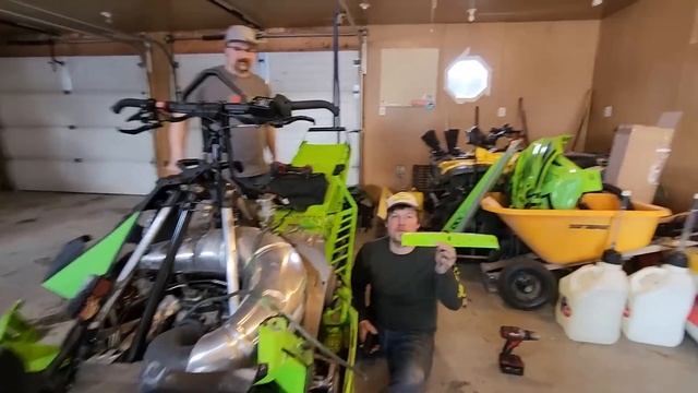 Chopping up a Snowmobile Chassis - Hardcore Cat Gets BDX Running Boards смотреть онлайн
