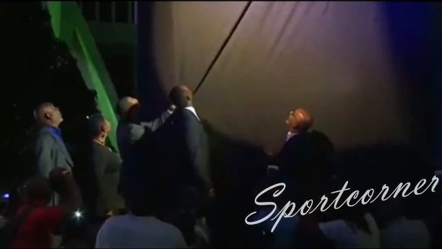 Usain Bolt's Statue Unveiling Fail смотреть онлайн