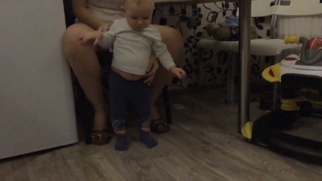 Мои первые шаги. Учимся ходить. Малышка. Лайфхак. My first steps. Learning how to walk. Baby. смотреть онлайн