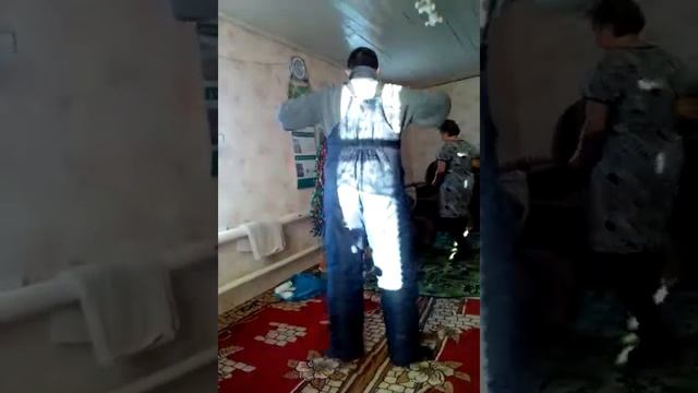 "Танцор Диско" из Четырман sity... смотреть онлайн