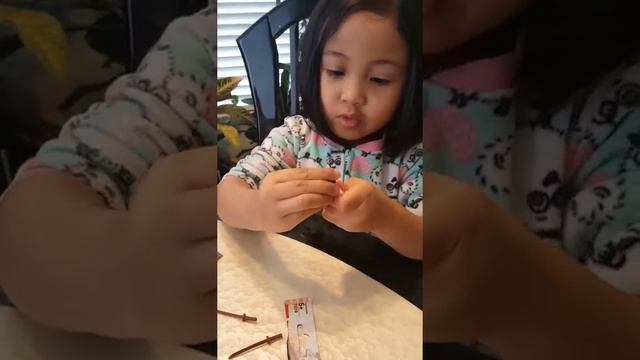 Jada : Lego Blind Bag. She doesn't know the name of the Lego character, do you know? Comment below смотреть онлайн