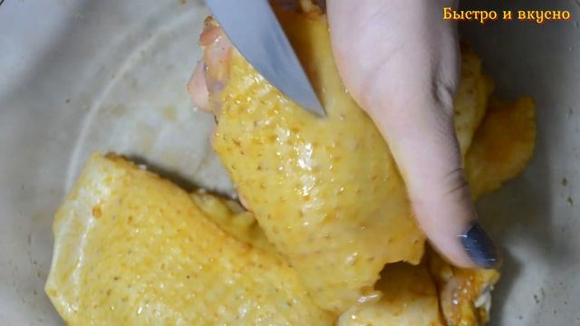 Запеченное мясо в духовке с картошкой, куриные окорочка в духовке, курица с картошкой, рецепт смотреть онлайн