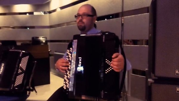 Saxophone-Roland fr 8xb accordion