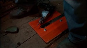 Как сделать отверстие в мехпиле. Сверлю дрелью!!!