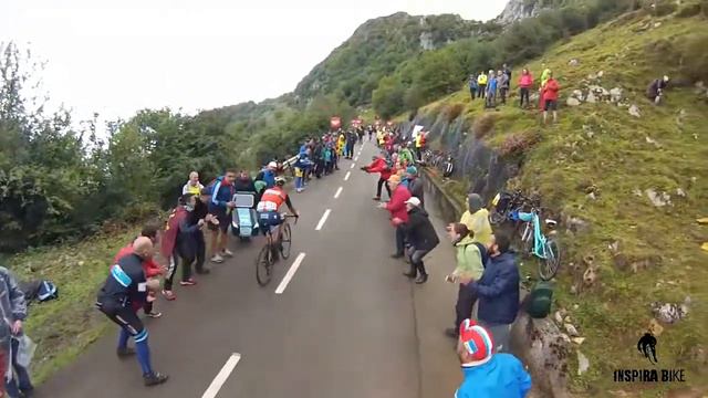 Paso de Ivan Garcia Cortina por la Cueña les Cabres - Angliru - Inspira Bike смотреть онлайн