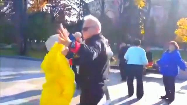 ТЫ МОЙ БУКЕТ РЯБИНЫ ???ХАРЬКОВ ТАНЦЫ 2023 В ПАРКЕ УКРАИНА #dance #kharkiv смотреть онлайн