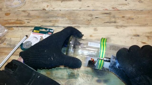 КАК ЛЕГКО И БЫСТРО РАЗРЕЗАТЬ СТЕКЛЯННУЮ БУТЫЛКУ \\ HOW TO CUT A GLASS BOTTLE EASI смотреть онлайн