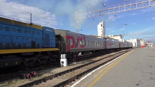 Отправление ТЭ18ДМ-493 с пригородным поездом Екатеринбург - Алапаевск смотреть онлайн