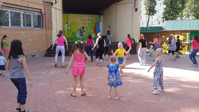 Дискотека. Город. Павловский пасад. Дети. Танцы. смотреть онлайн