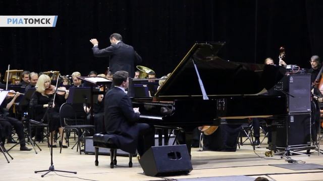 Виртуоз Денис Мацуев сыграл на новом рояле Steinway & Sons в томском БКЗ смотреть онлайн