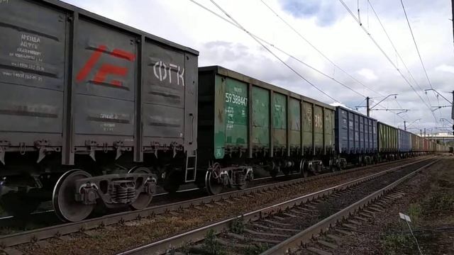 Электровоз (Локозавр) ВЛ15-036 с грузовым поездом на станции Ручьи смотреть онлайн