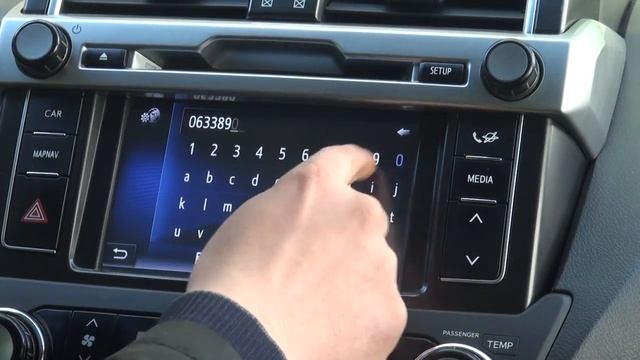 Установленный в Toyota LC 150 навигационный блок Navitouch смотреть онлайн