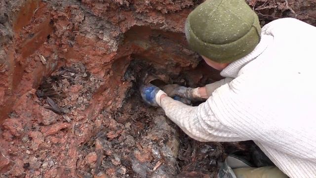 Зимние раскопки немецкого блиндажа / Winter Excavations Of A German Dugout