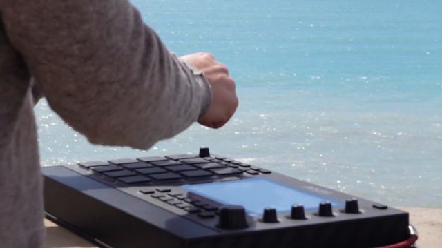 Produrre un beat boom bap in riva al mare con MPC смотреть онлайн