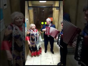 Перепляс на лестничной площадке. Любовь Погонина, Вячеслав Лунев, Павел Бузин, Рашид Зинников.