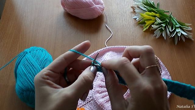 Имитация пришивной горловины. Ложная кеттлевка. При вязании сверху спицами. МК смотреть онлайн