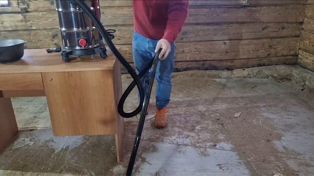 Бюджетный строительный пылесос Wortex VC3016WS для уборки вековой пыли. смотреть онлайн