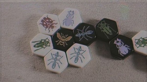 Hive Pocket Board Game Review/Commercial