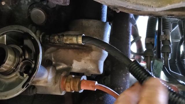 2003 Ford f-250 7.3L diesel. Bypass hose issue. смотреть онлайн