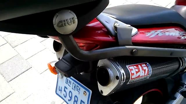 HONDA HORNET900 walkaround, yoshimura dual exhaust. смотреть онлайн