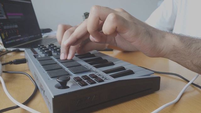 Akai MPK Mini mk3 | Guitar | Nishant Seth смотреть онлайн