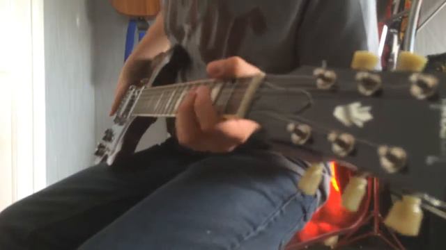 Gibson SG Standard VS Gibson Les paul Studio смотреть онлайн